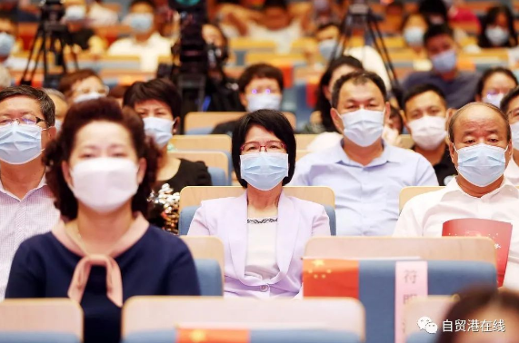 海南统一战线“同心向党·百年追梦”优秀作品展演在海口举行 - 第2张 - 自贸港在线 海南统一战线“同心向党·百年追梦”优秀作品展演在海口举行 - 第2张
