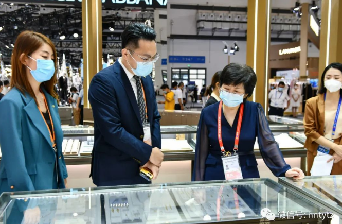 苗延红看望第二届消博会侨企港企和民企参展商 - 第2张 - 自贸港在线 苗延红看望第二届消博会侨企港企和民企参展商 - 第2张