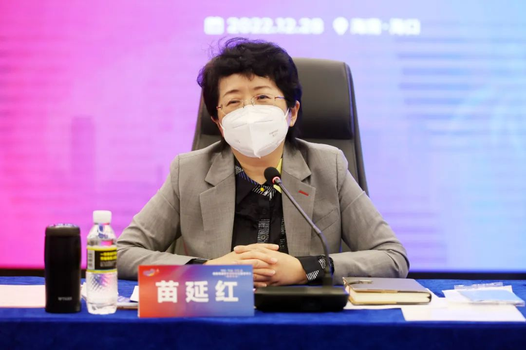 海南港澳青年创新创业服务中心揭牌仪式暨支持港澳青年来琼创新创业座谈会在海口举行 - 第3张 - 自贸港在线 海南港澳青年创新创业服务中心揭牌仪式暨支持港澳青年来琼创新创业座谈会在海口举行 - 第3张