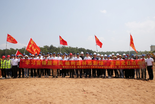 “学习雷锋展新风 植树造林添新绿” 海南水院开展党建共联共建活动 - 第2张 - 自贸港在线 “学习雷锋展新风 植树造林添新绿” 海南水院开展党建共联共建活动 - 第2张