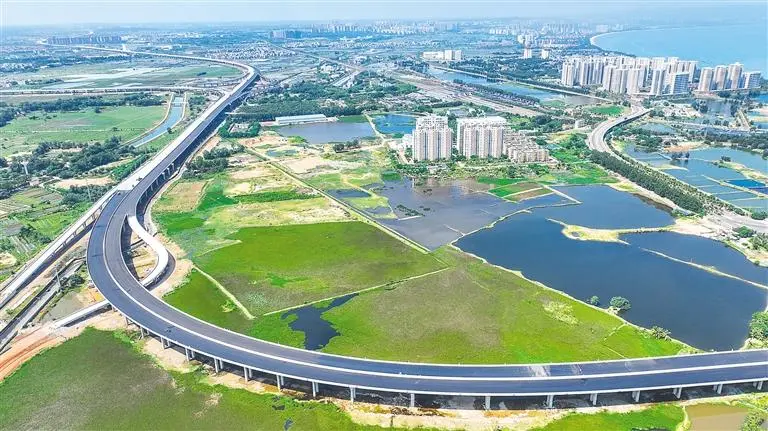海南“两大引擎”全面驱动高质量发展