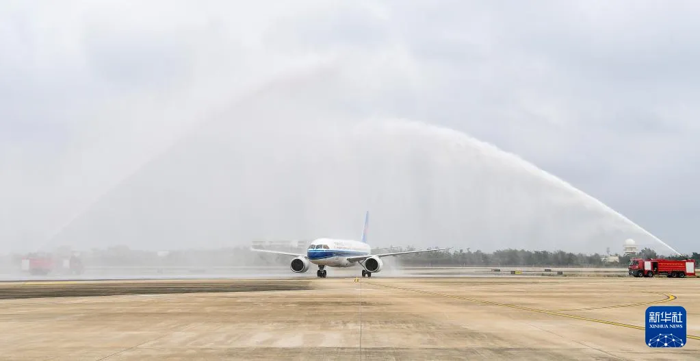 国产大飞机C919完成海南商业飞行“首秀”