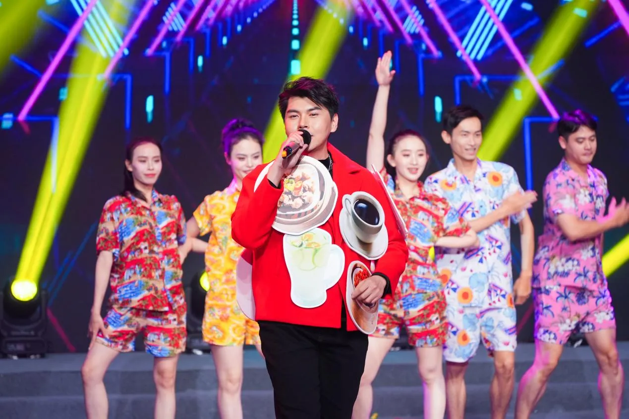 亮点抢“鲜”看!2025海南网络春晚海口主会场录制圆满完成 - 第7张 - 自贸港在线 亮点抢“鲜”看!2025海南网络春晚海口主会场录制圆满完成 - 第7张