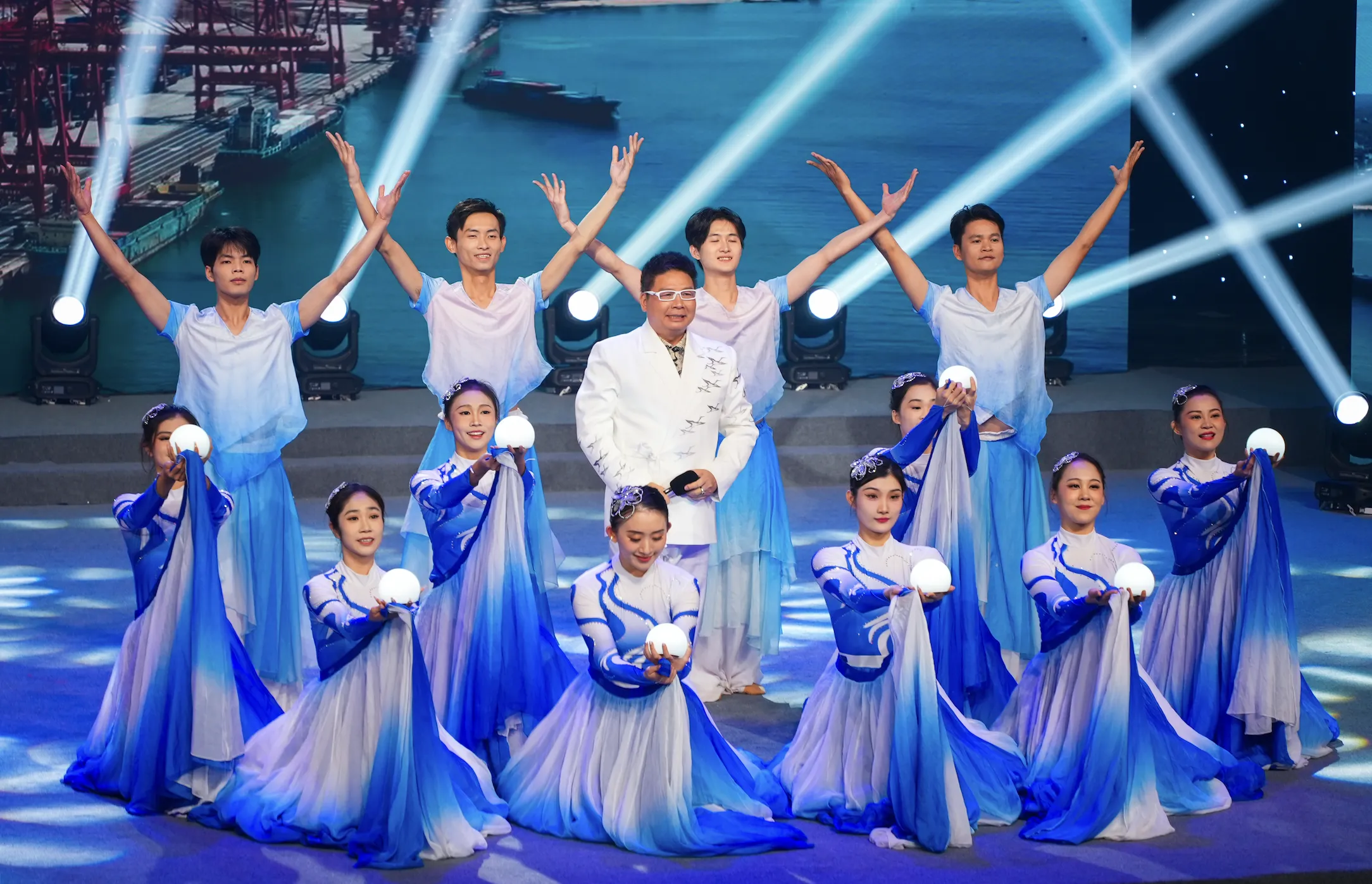 亮点抢“鲜”看!2025海南网络春晚海口主会场录制圆满完成 - 第10张 - 自贸港在线 亮点抢“鲜”看!2025海南网络春晚海口主会场录制圆满完成 - 第10张