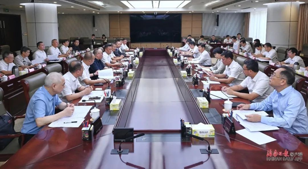省政府与商会座谈时指出:想在一起、站在一起、干在一起,推动海南由投资热土变为投资沃土 - 第1张 - 自贸港在线 省政府与商会座谈时指出:想在一起、站在一起、干在一起,推动海南由投资热土变为投资沃土 - 第1张