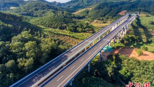 海南儋白高速通车 将带动琼岛中部地区发展