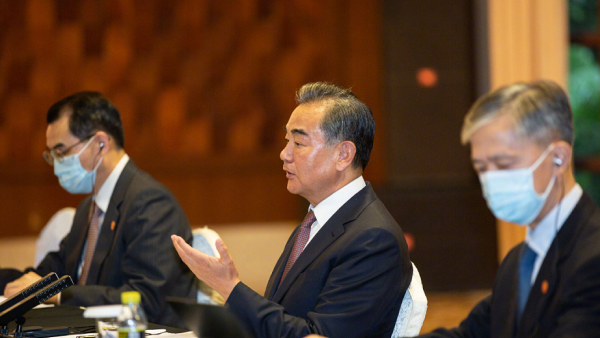 [自贸港英语]王毅：中国愿与印尼合作维护南海和平
