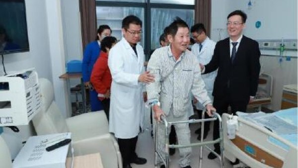 一骨科人工关节置换手术在乐城完成