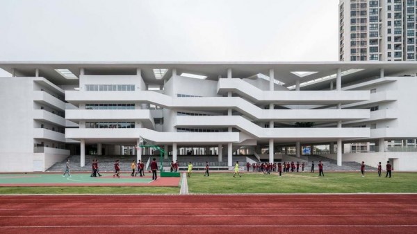 前寰岛集团在海南已建成或建设中的学校已达5所