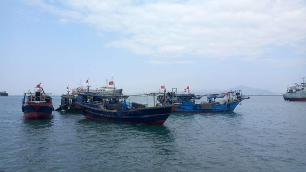 三亚实行渔船渔民定点上下岸 渔获物“定点上岸”