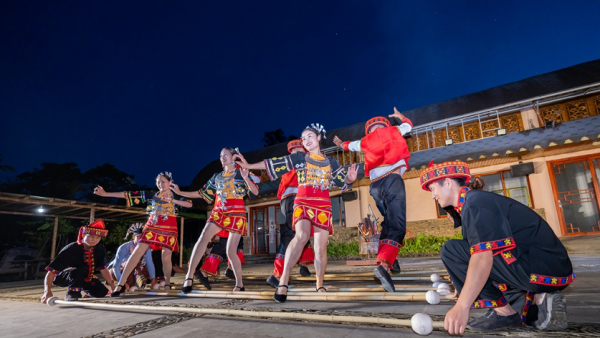 五指山市毛纳村村民成立商演舞蹈队：“村晚”“民星”舞起来 入村游客乐起来