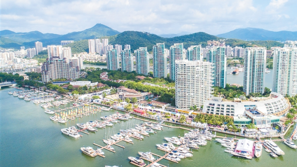 三亚口岸迎来今年首艘琼港澳自由行香港籍游艇