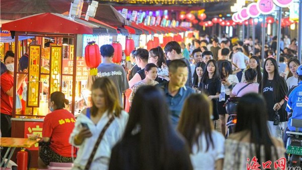 海口多个文化商业街区点亮椰城夜经济