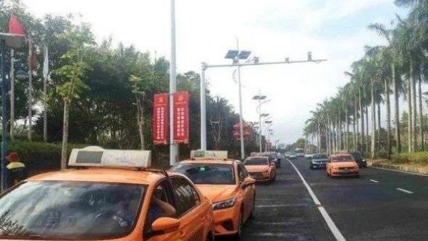 三亚一出租车司机嫌目的地近态度恶劣 官方：列入行业黑名单