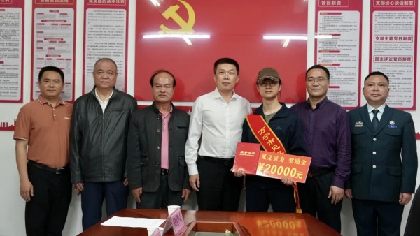 见义勇为，“白衣小哥”海南万宁海边勇救落水者获表彰