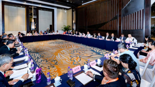 ​世界海南乡团联谊会第十六届三次理事会会议在海南文昌召开