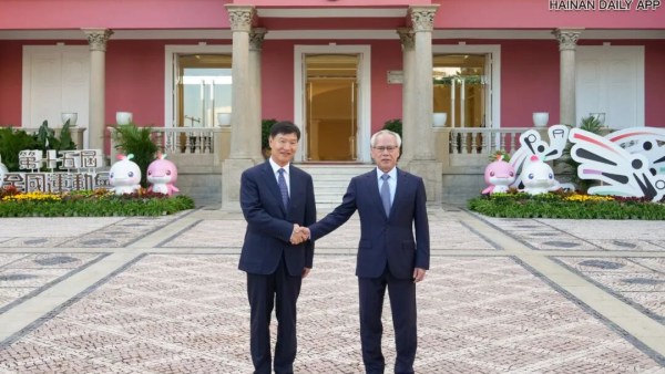 刘小明率团访问澳门归来